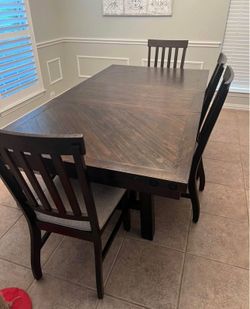 Dining room table