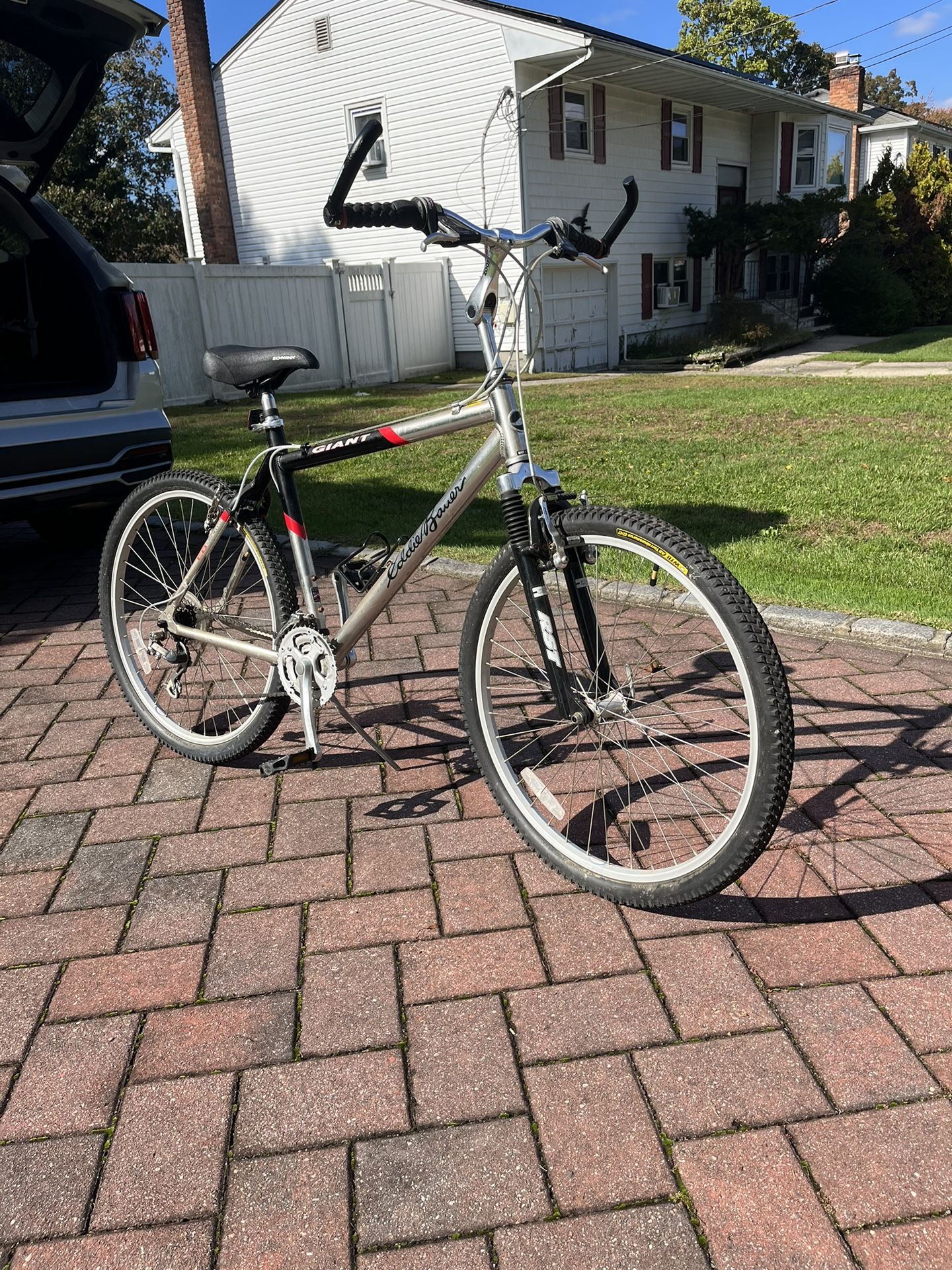 eddie bauer giant bicycle GIANT EDDIE BAUER ALUMINUM MOUNTAIN BIKE for Sale in Ronkonkoma, NY
