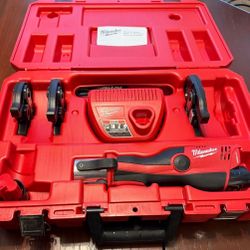 Milwaukee M12 12V Force Logic Cordless Press Tool Kit