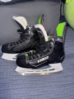 Intermediate BauerXLS Hockey Skates with brand new laces