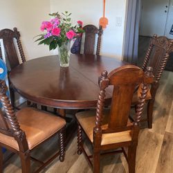 Round Kitchen Table & 6 Chairs 