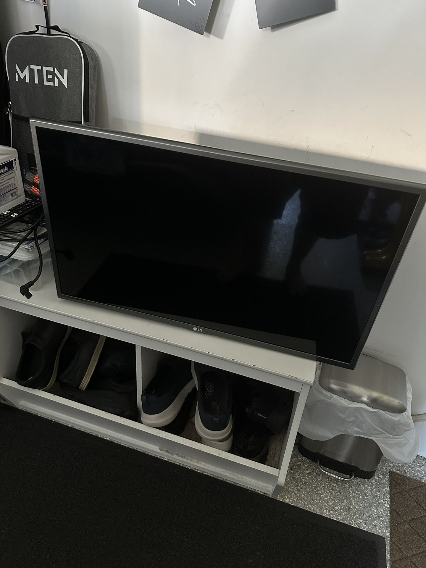 LG 32-inch LCD HDTV