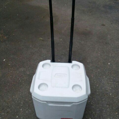 cooler On Wheels COLEMAN mint Condition 