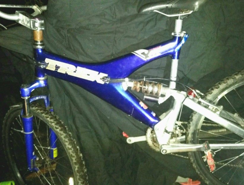 Vintage Trek Y11 Mountain Bike Y Frame Shimano LX Rock Shox Carbon
