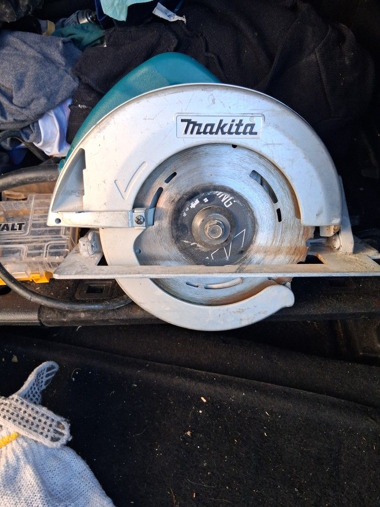 Electric Plug In Circular Saw