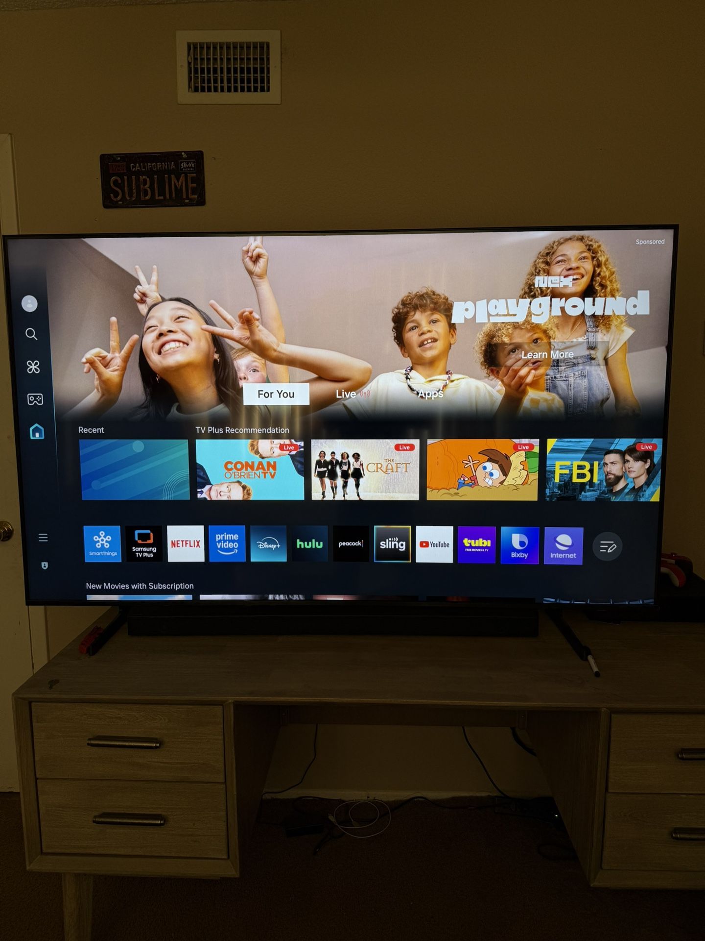 70 In Samsung Smart Tv With Woofer And Bar