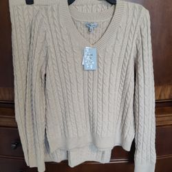 Gorgeous Women's Knit Suit