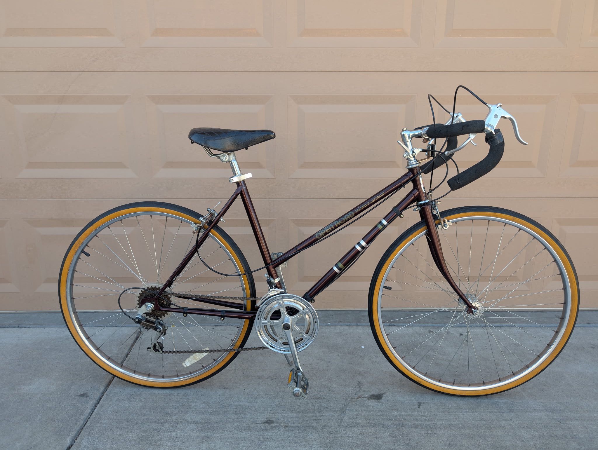 27" VINTAGE OLD SCHOOL OPEN ROAD UNISEX BIKE. 10 SPEEDS. EXCELLLENT CONDITION 👌🏼