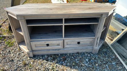 Corner entertainment center
