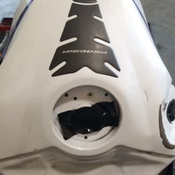 Yamaha 2010 R1 gas tank