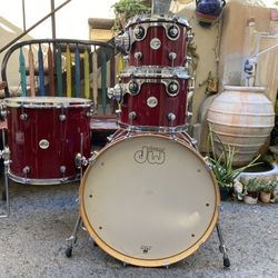 DW Design 4-pc Drum Kit Cherry Color 22/10/12/16