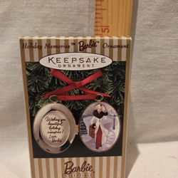 VTG 1997 Hallmark-Keepsake ornament, Holiday Memories "Victorian Barbie"  Mattel 