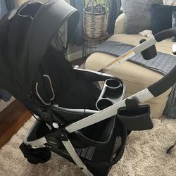 Graco Pramette Stroller + 2 Carseats + 1 Car Base