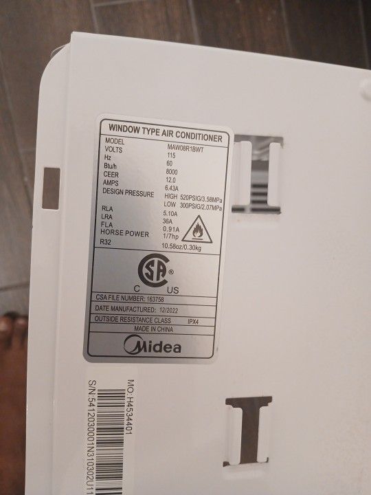 WINDOW TYPE AIR CONDITIONER