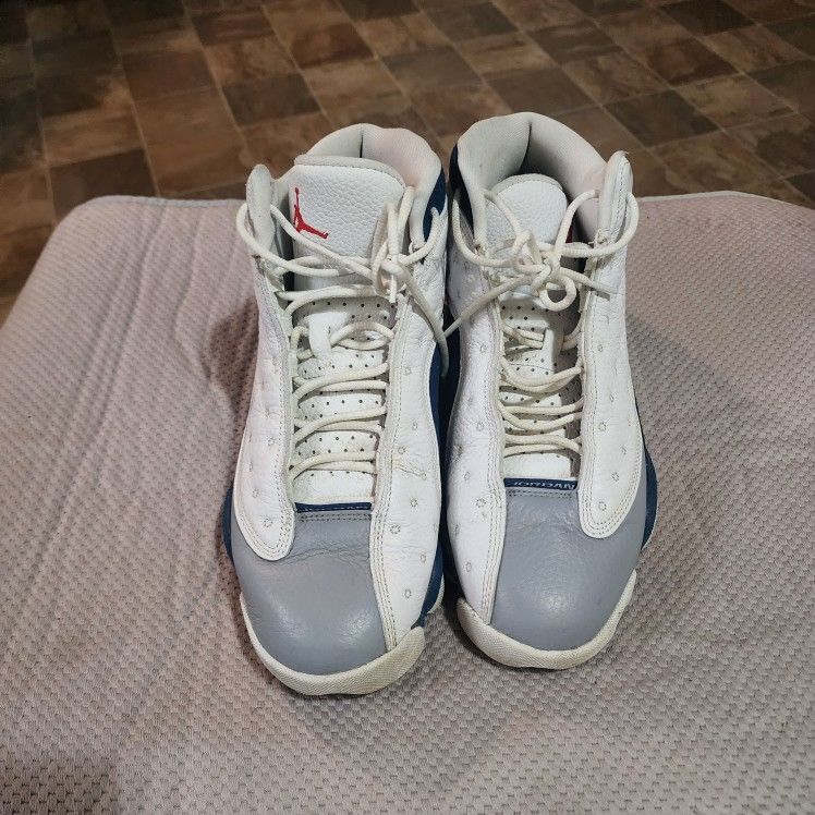 2022 Air Jordan Retro 13 Front Blue And White Men's Size 8.5 Excellent Condition Just Need Wiping Down