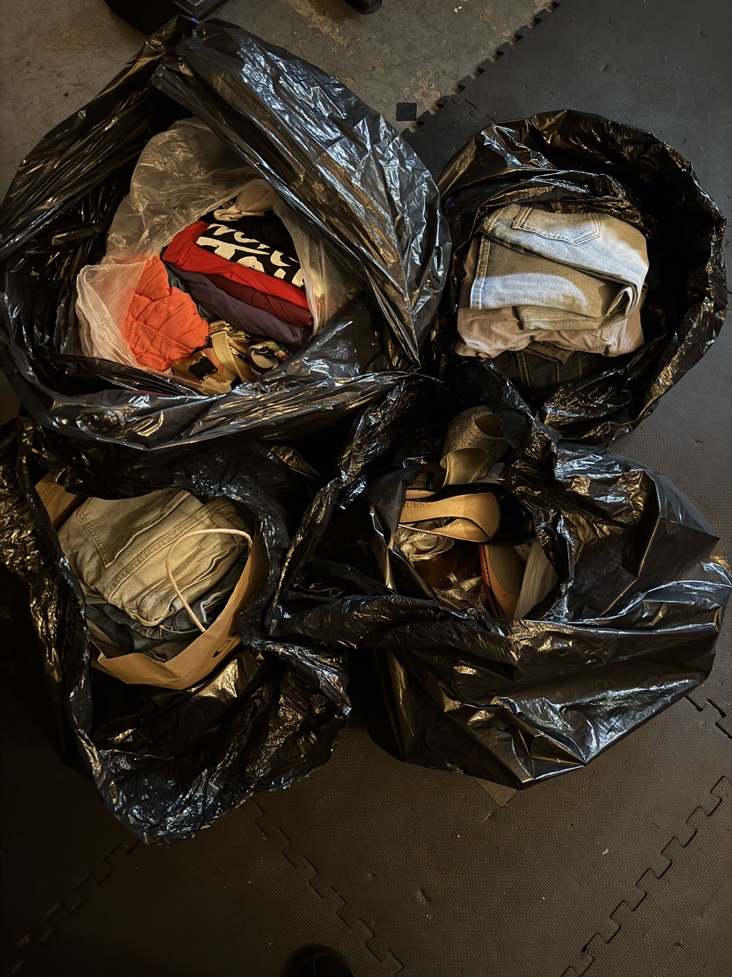 5 Bags Of (Women’s/ Men’s Clothes Bulk )