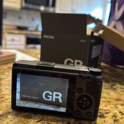Ricoh GRIIIx Urban Edition