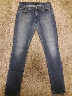 Size 9 junior blue levis strauss skinny jeans