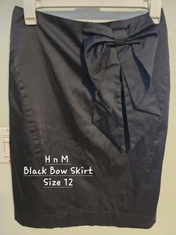 H N M Bow Skirt