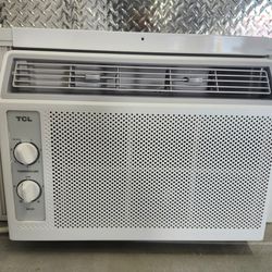 LIKE NEW 5,000 BTU AC AIR CONDITIONER