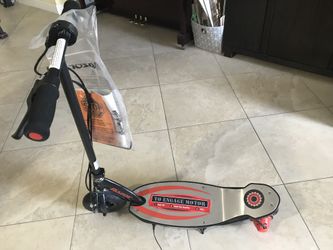 Brand mew Razor Power CORE E100 Electric Scooter 11 Mph 60 Mins Ride Per Charge Age 8+