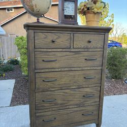 Solid Wood 6 Drawer Dresser Chest of Drawers Furniture Excellent Condition Originally $800