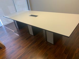 Conference Tabke white 4x10 with power