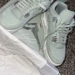 Woman’s Air Jordan 4 Retro 