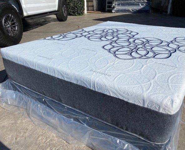 Queen Bamboo Hybrid Cool Gel Memory Foam Mattress!!