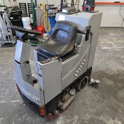 Tomcat Ride-on Floor Scrubber