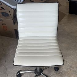White desk chair 
