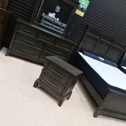 *Weekend Special!!!*---Bold Lindex Queen/King Bedroom Sets---From $899!!!---Delivery And Financing🤠