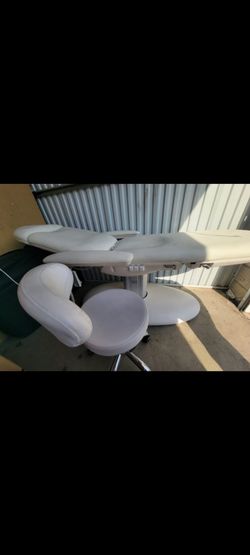 Esthetician medical spa table/bed