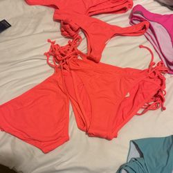 Bikinis : S ,, M ,, L 