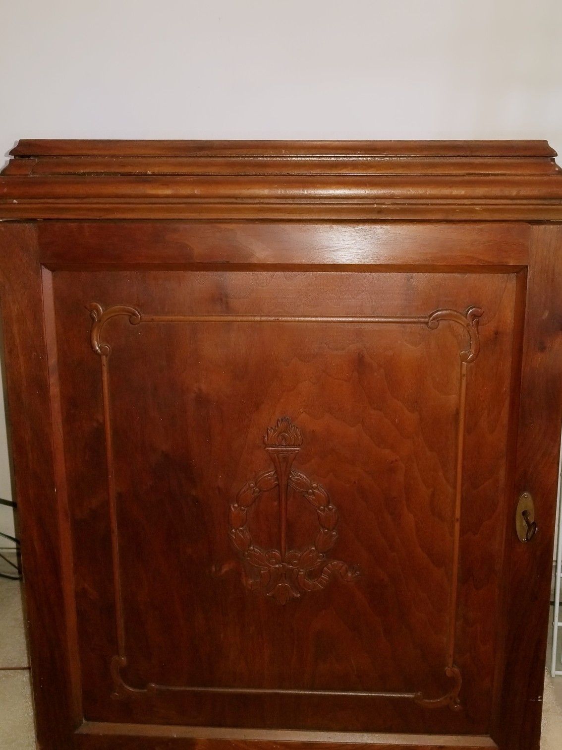 Singer Vintage Sewing machine in custom cabinet early 1920s- 100$$$