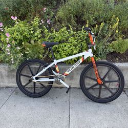 24” so cal flyer bike in excellent condition