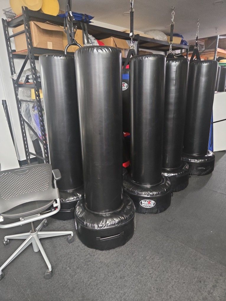Freestanding PUNCHING BAG Kickboxing Heavy Bag Brand New Made In USA 