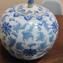 Vintage Chinese Blue & White Porcelain Ginger Jar With Lid

