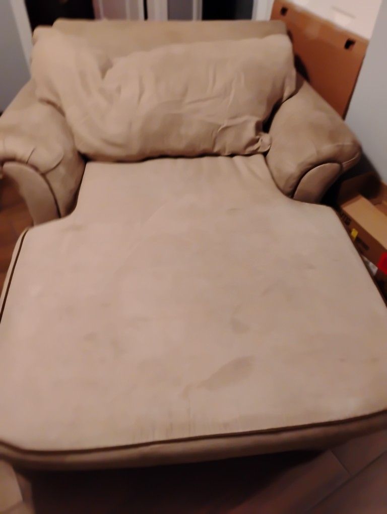 Super comfy lounge chair