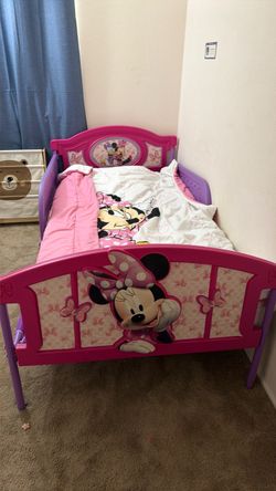 Delta Children Plastic 3D-Footboard Twin Bed, Disney Minnie Mouse