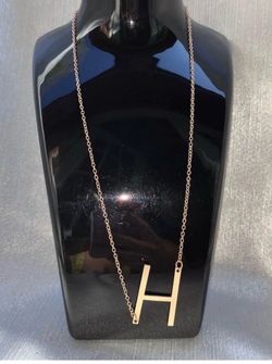 Gold Tone 'H' Pendant Necklace