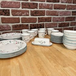Pfaltzgraff Winterberry Dining Set For 8