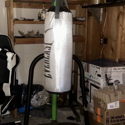 Punching bag W/ Stand 