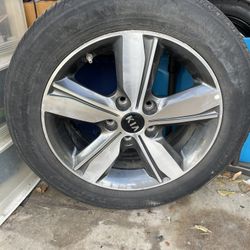 PRE-OWNED FULL SIZE KIA TIRE