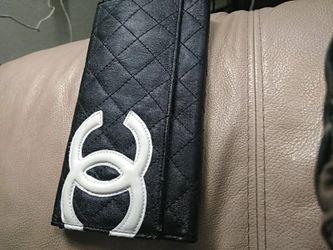 Channel bifold wallet