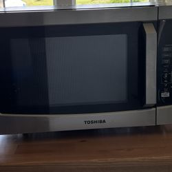 For Sale-Toshiba Microwave Oven EM131A5C