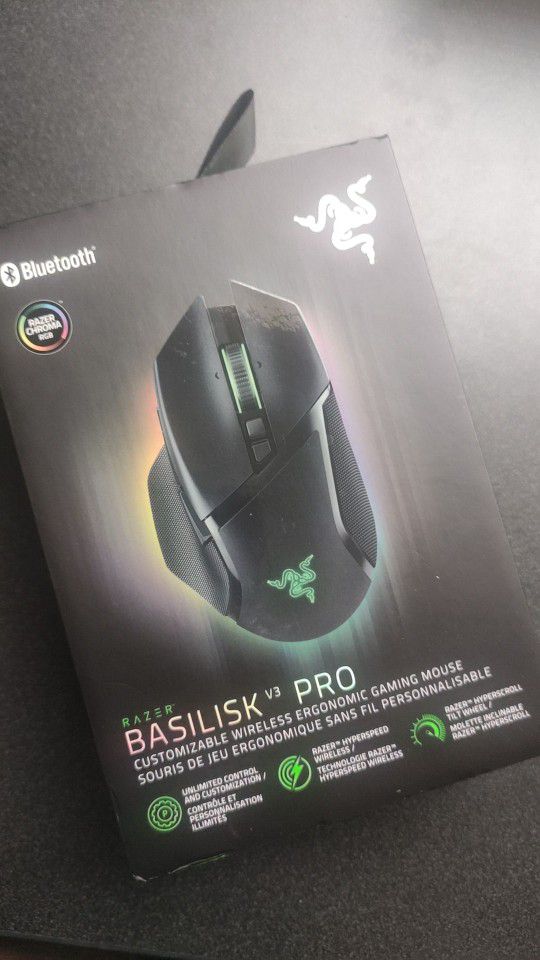 Razer basilisk V3 Pro gaming Mouse Box Open