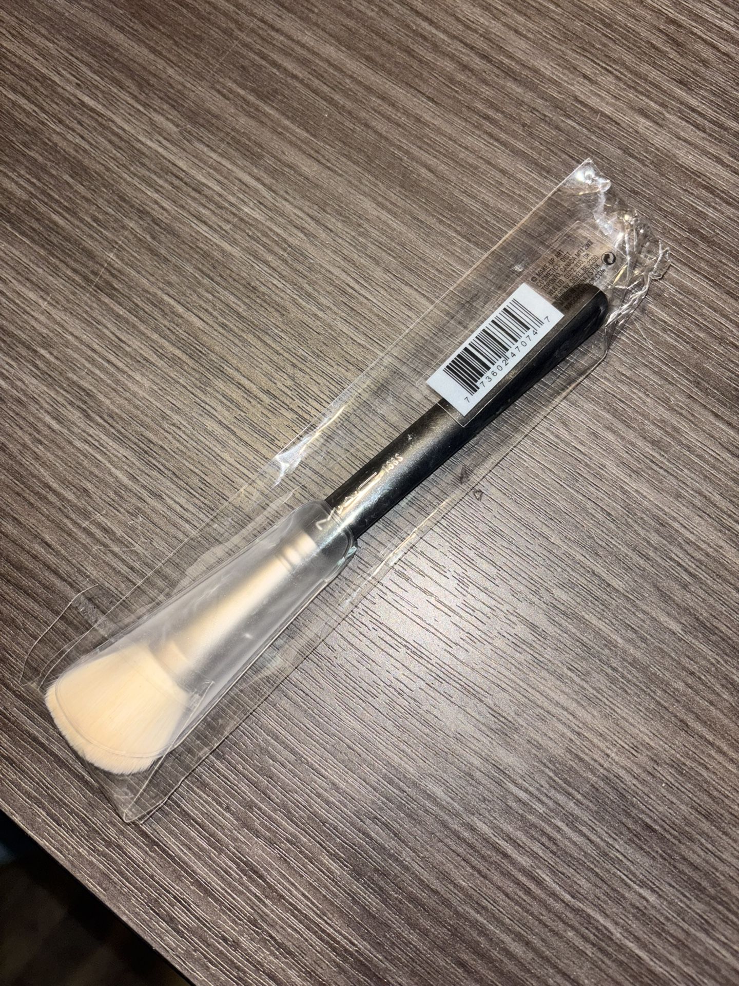 MAC 168S Large Angled Contour Brush