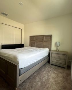 Queen Bedroom Set — Weathered Gray/Driftwood Finish — $550
