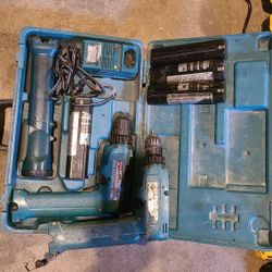 Makita 9.6V Cordless Chuckless Drills Flashlight QuickChargers 5-Batteries